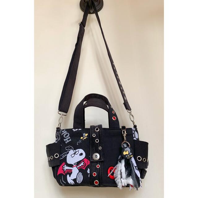 SNOOPY(スヌーピー)のハンドメイド2wayトートバッグS☆デニムリメイク×スヌーピー×ハロウィン レディースのバッグ(トートバッグ)の商品写真