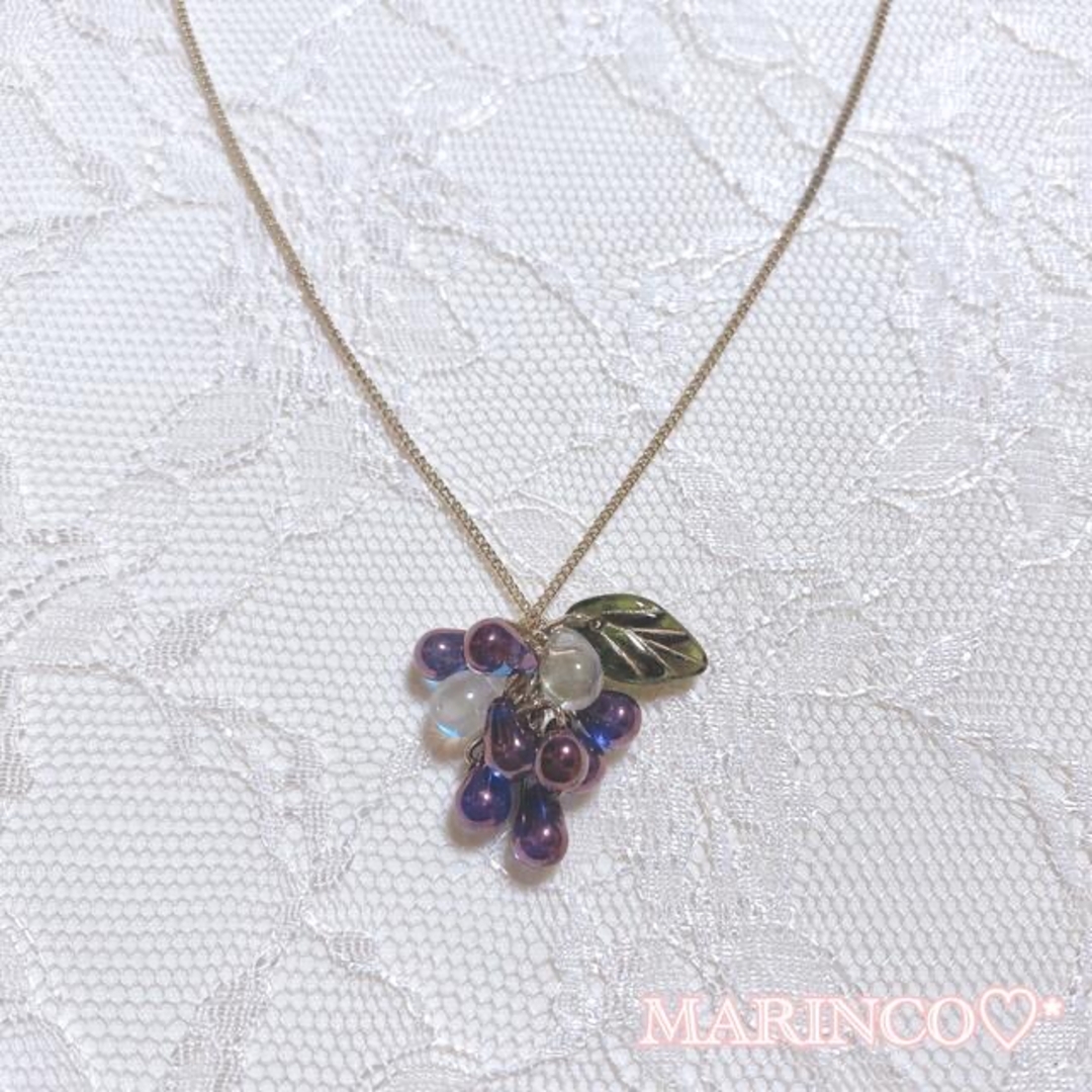 秋 葡萄 ブドウ グレープ 紫 ガラス ぶどうネックレス(NO.10) ハンドメイドのアクセサリー(ネックレス)の商品写真