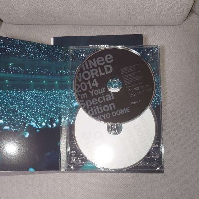 SHINee(シャイニー)のSHINee WORLD 2014 ～I’m Your Boy～ エンタメ/ホビーのDVD/ブルーレイ(ミュージック)の商品写真