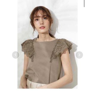 ジルスチュアート(JILLSTUART)の今季ジルスチュアートレースブラウス新品(シャツ/ブラウス(半袖/袖なし))