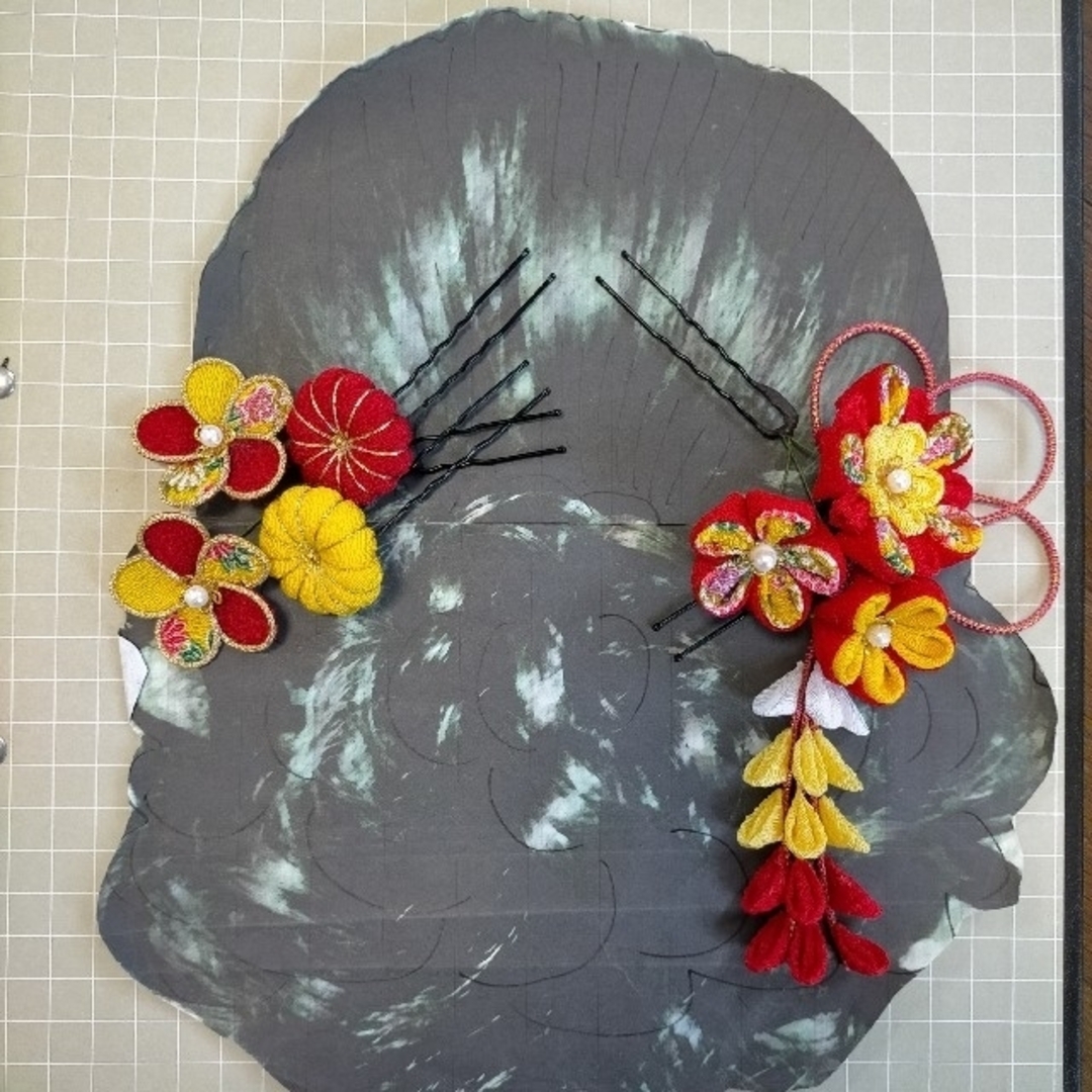 つまみ細工髪飾り レディースのヘアアクセサリー(ヘアピン)の商品写真