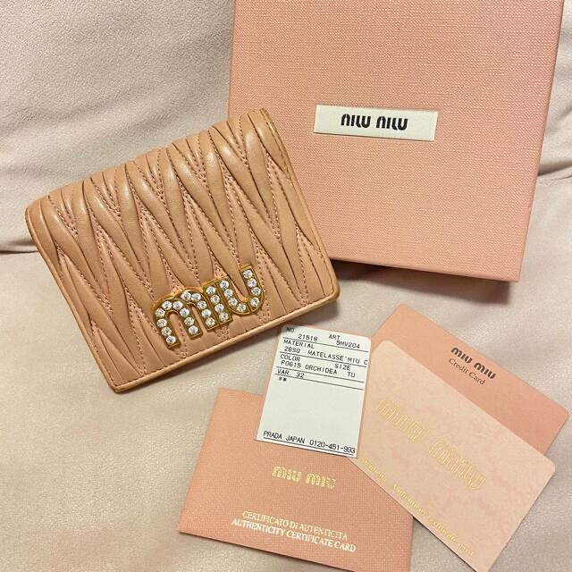 miumiu - 正規品 miumiu マトラッセ 2つ折り財布 クリスタルビジューの ...