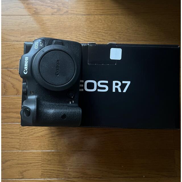 Canon(キヤノン)のcanon EOS R7 未使用 スマホ/家電/カメラのカメラ(ミラーレス一眼)の商品写真