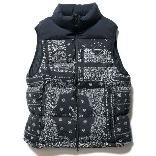 エフシーアールビー(F.C.R.B.)のF.C.Real Bristol DOWN VEST ブラック バンダナ L(ダウンジャケット)