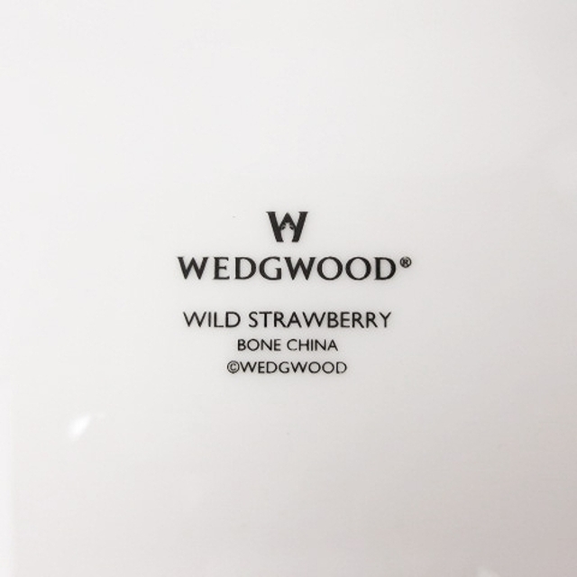 WEDGWOOD(ウェッジウッド)のウェッジウッド ワイルドストロベリー 皿 プレート スクエア 白 ホワイト インテリア/住まい/日用品のキッチン/食器(食器)の商品写真