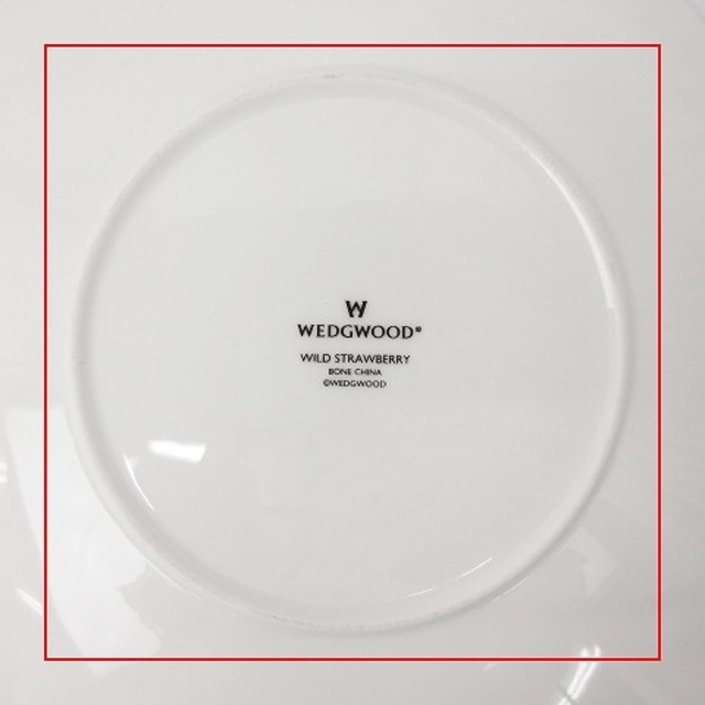 WEDGWOOD(ウェッジウッド)のウェッジウッド ワイルドストロベリー 皿 プレート スクエア 白 ホワイト インテリア/住まい/日用品のキッチン/食器(食器)の商品写真