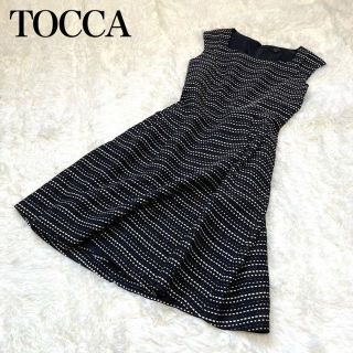 トッカ(TOCCA)の【美品】TOCCA トッカ　ノースリーブ総柄ワンピース(ひざ丈ワンピース)