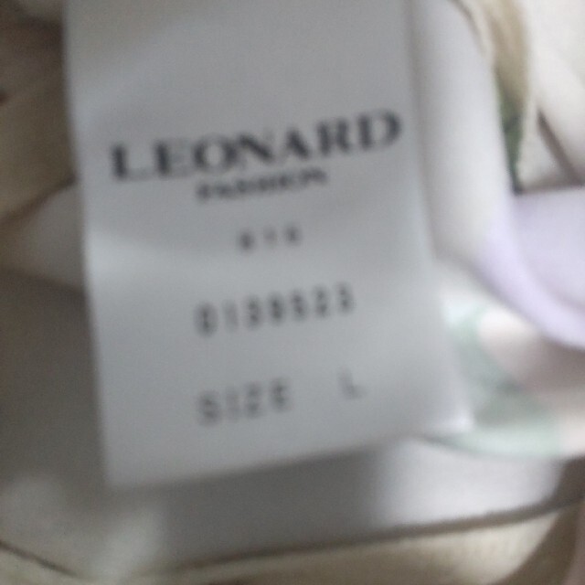 LEONARD(レオナール)のLEONARD 　訳あり長袖 カットソー 　綺麗な花柄 総柄　カンカン素材 レディースのトップス(カットソー(長袖/七分))の商品写真