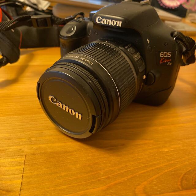 Canon(キヤノン)のCanon 一眼レフEOS Kiss X4 ダブルズーム スマホ/家電/カメラのカメラ(デジタル一眼)の商品写真