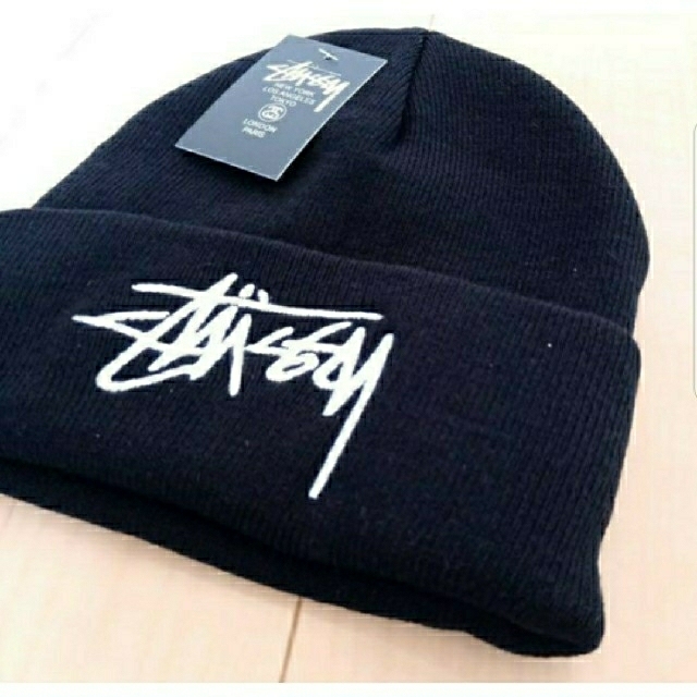 STUSSY(ステューシー)の【かきぴ様 専用ページ】STUSSY　ニット帽　ブラック　ユニセックス メンズ メンズの帽子(ニット帽/ビーニー)の商品写真