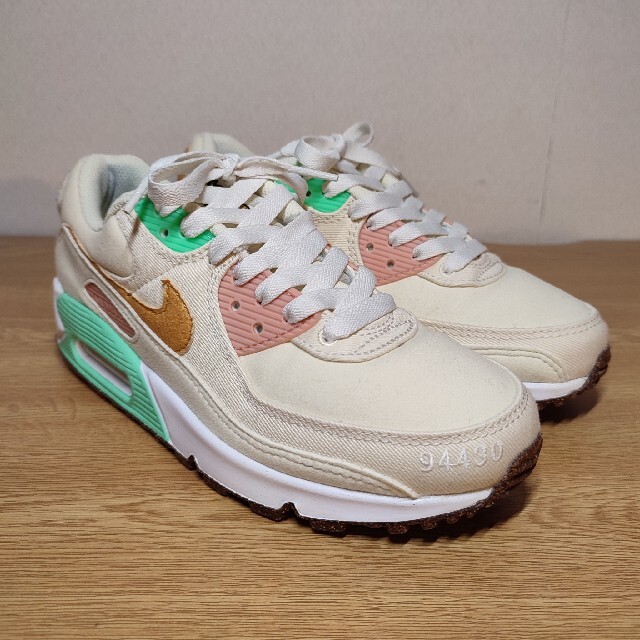 NIKE(ナイキ)のNIKE WMNS AIRMAX90 LX "HAPPY PINEAPPLE" レディースの靴/シューズ(スニーカー)の商品写真