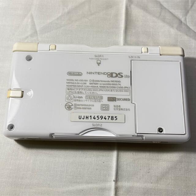 ニンテンドーDS(ニンテンドーDS)のds lite クリスタルホワイト 本体 充電器付き【動確済み】  020 エンタメ/ホビーのゲームソフト/ゲーム機本体(携帯用ゲーム機本体)の商品写真