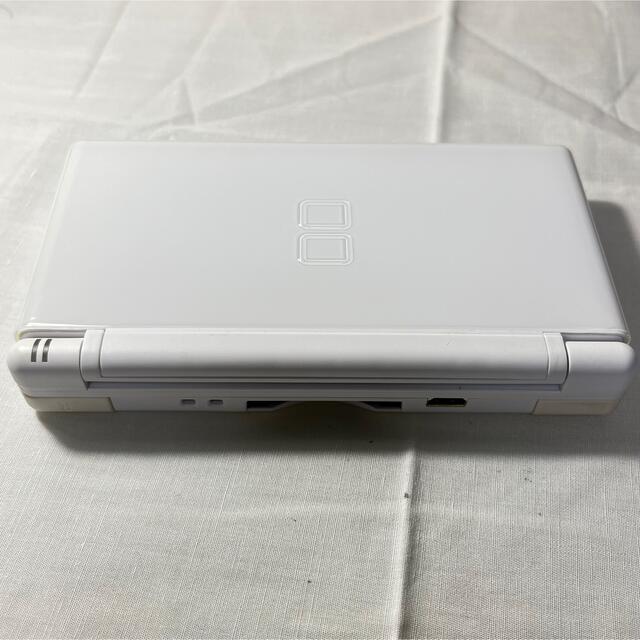 ニンテンドーDS(ニンテンドーDS)のds lite クリスタルホワイト 本体 充電器付き【動確済み】  020 エンタメ/ホビーのゲームソフト/ゲーム機本体(携帯用ゲーム機本体)の商品写真