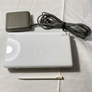 ニンテンドーDS(ニンテンドーDS)のds lite クリスタルホワイト 本体 充電器付き【動確済み】  020(携帯用ゲーム機本体)