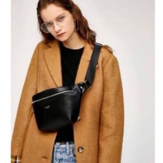 マウジー(moussy)のmoussy マウジー　ボディーバッグ　フェイクレザーボディバッグ　ブラック(ボディバッグ/ウエストポーチ)