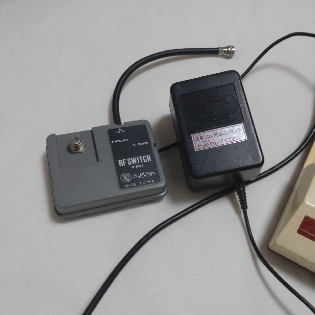 ファミリーコンピュータ - 初代 ファミコン 動作確認済み 箱 取 ファミリーコンピュータ - 初代 ファミコン 動作確認済み 箱 取