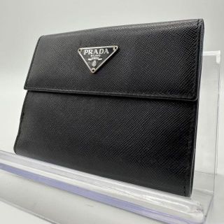 プラダ(PRADA)のプラダ 三つ折り財布 三角ロゴプレート ブラック サフィアーノレザー シルバー(財布)