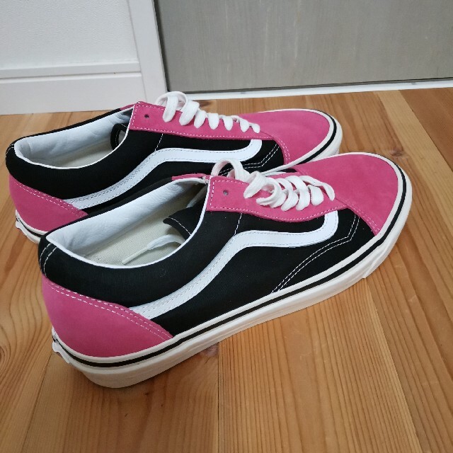 VANS(ヴァンズ)の【早い者勝ち値引き】VANS OLD SKOOL ブラックピンク29cm メンズの靴/シューズ(スニーカー)の商品写真