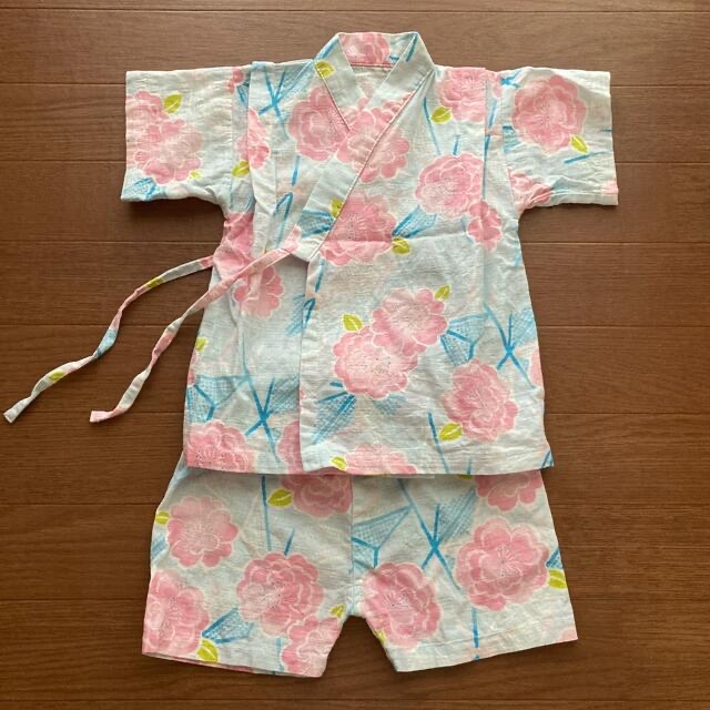 西松屋(ニシマツヤ)の女の子 甚平　西松屋　90 キッズ/ベビー/マタニティのキッズ服女の子用(90cm~)(甚平/浴衣)の商品写真