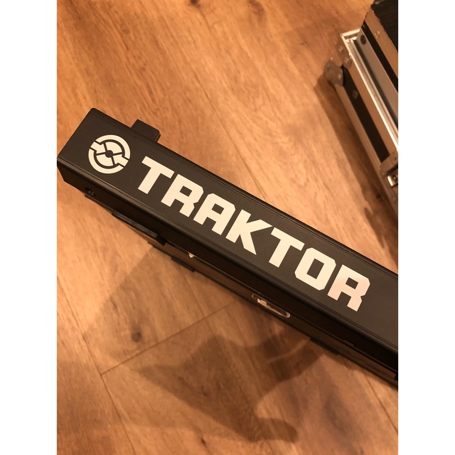 中古品NATIVE INSTRUMENTS TRAKTOR KONTROL S4 楽器のDJ機器(DJコントローラー)の商品写真