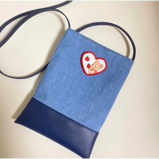 ハンドメイド  スマホポシェット♡ ファミリアチェック♡  ワッペン付き(ポシェット)