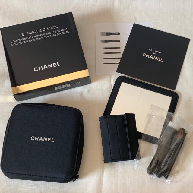 CHANEL(シャネル)のレ ミニ ドゥ シャネル 2013 コスメ/美容のメイク道具/ケアグッズ(チーク/フェイスブラシ)の商品写真