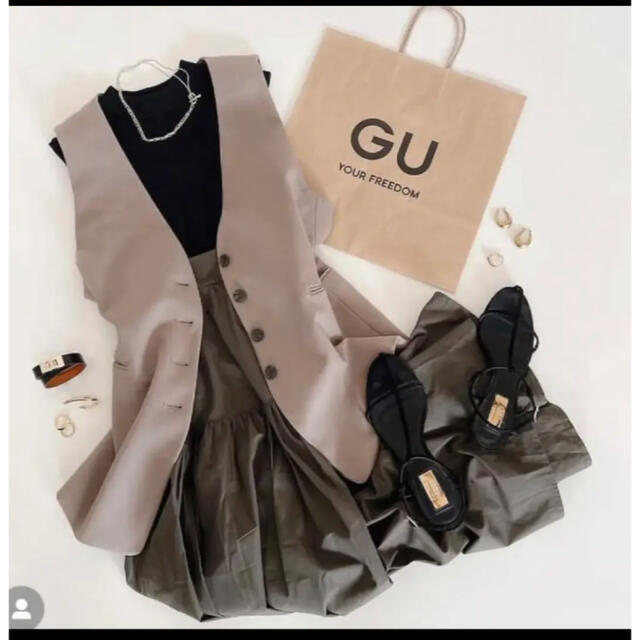 GU(ジーユー)のM ベージュ　ノーカラーベストRS+E  GU ユニクロ　H&M ZARA  レディースのトップス(ベスト/ジレ)の商品写真