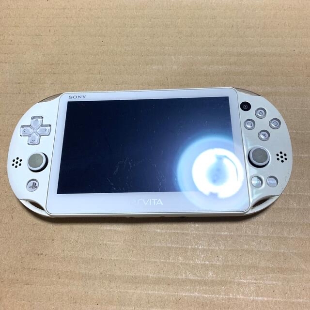 PSvita PCH-2000 本体1台　USEDジャンク品 エンタメ/ホビーのゲームソフト/ゲーム機本体(携帯用ゲーム機本体)の商品写真