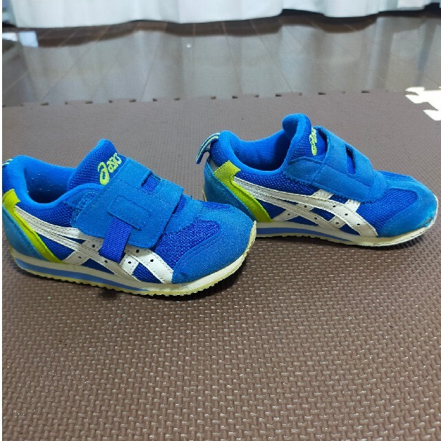 asics(アシックス)のアシックス スニーカー キッズ/ベビー/マタニティのキッズ靴/シューズ(15cm~)(スニーカー)の商品写真