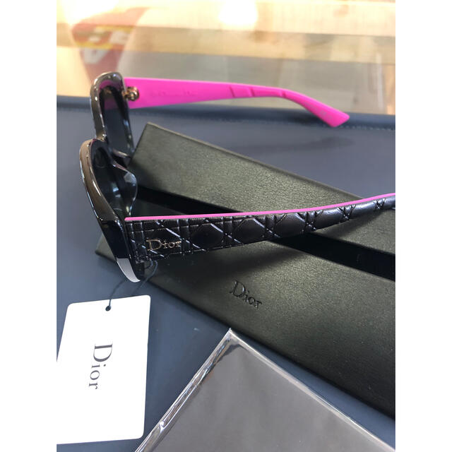 Dior(ディオール)の新品　送料込み　サングラス レディースのファッション小物(サングラス/メガネ)の商品写真