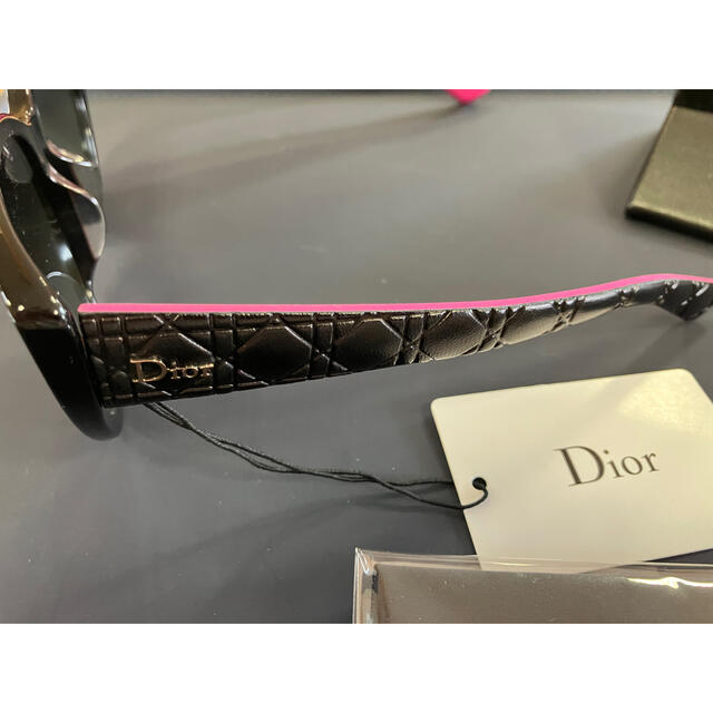 Dior(ディオール)の新品　送料込み　サングラス レディースのファッション小物(サングラス/メガネ)の商品写真