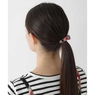 ブルーレーベルクレストブリッジ　ヘアクリップ　赤チェック