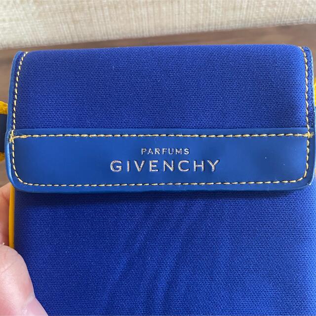 GIVENCHY(ジバンシィ)の【新品未使用】ジバンシィ　ノベルティポーチ レディースのファッション小物(ポーチ)の商品写真