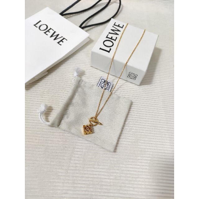 ロエベ ネックレス LOEWE ペンダント 厚く ロエベ ネックレス LOEWE ペンダント 厚く