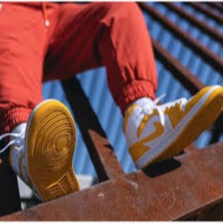 新品タグ箱付きナイキ Air Jordan 1 Mid Lemon 27.5cm