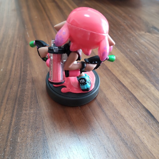 任天堂(ニンテンドウ)のスプラトゥーン イカ ガール ネオンピンク amiibo エンタメ/ホビーのフィギュア(ゲームキャラクター)の商品写真