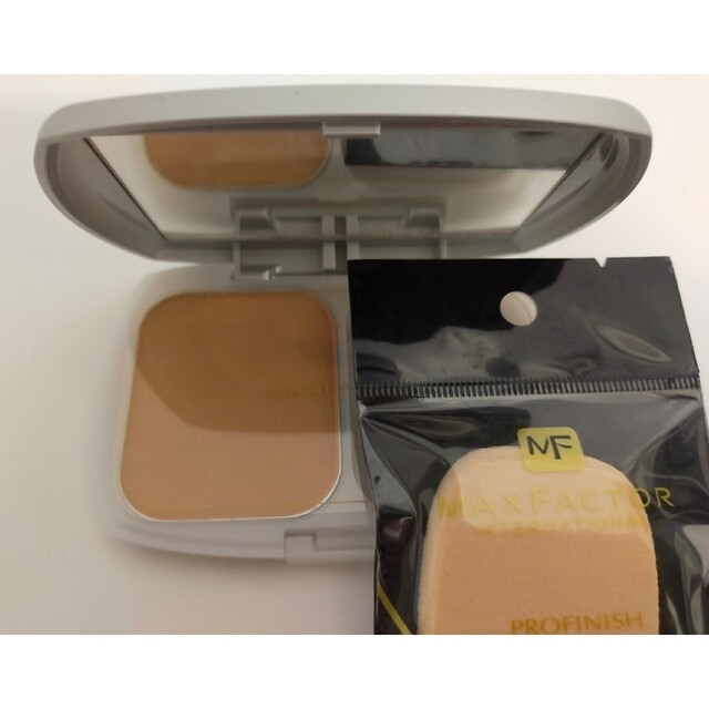 MAXFACTOR(マックスファクター)の（ご予約品、コンパクト無し）MFFクリスタルパウダーファンデOB2.バフ コスメ/美容のベースメイク/化粧品(ファンデーション)の商品写真