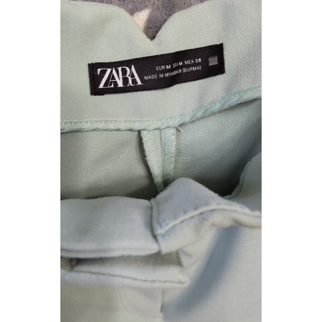 ZARA　ハイウエスト　パンツ　ミント　グリーン レディースのパンツ(カジュアルパンツ)の商品写真