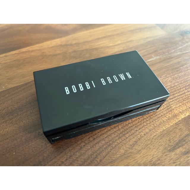 BOBBI BROWN(ボビイブラウン)のBOBBI BROWNアイシャドウ・チーク付き コスメ/美容のベースメイク/化粧品(アイシャドウ)の商品写真