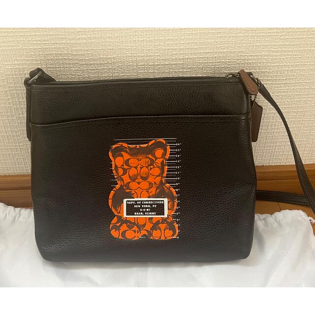 COACH ガミーベア　ショルダーバッグ  ブラック