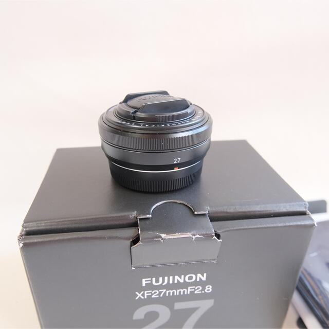 富士フイルム(フジフイルム)の【美品】XF27mmf2.8 FUJIFILM ブラック スマホ/家電/カメラのカメラ(レンズ(単焦点))の商品写真