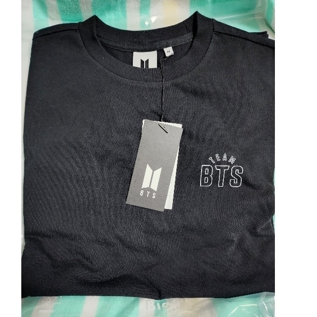 防弾少年団(BTS)(ボウダンショウネンダン)のBTS  Tシャツ　team BTS　V　テテ　テヒョン　Mサイズ エンタメ/ホビーのタレントグッズ(アイドルグッズ)の商品写真