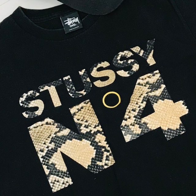 STUSSY(ステューシー)のSTUSSY N°4 パイソン柄☆Tシャツ レディースのトップス(Tシャツ(半袖/袖なし))の商品写真