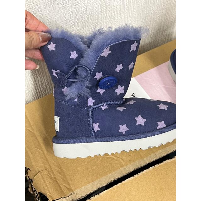 UGG(アグ)のUGG キッズ用ブーツ キッズ/ベビー/マタニティのキッズ靴/シューズ(15cm~)(ブーツ)の商品写真