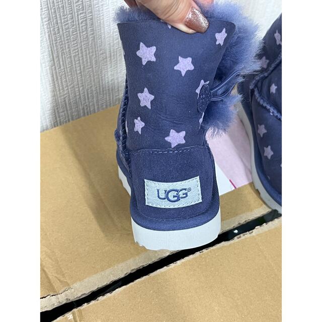 UGG(アグ)のUGG キッズ用ブーツ キッズ/ベビー/マタニティのキッズ靴/シューズ(15cm~)(ブーツ)の商品写真