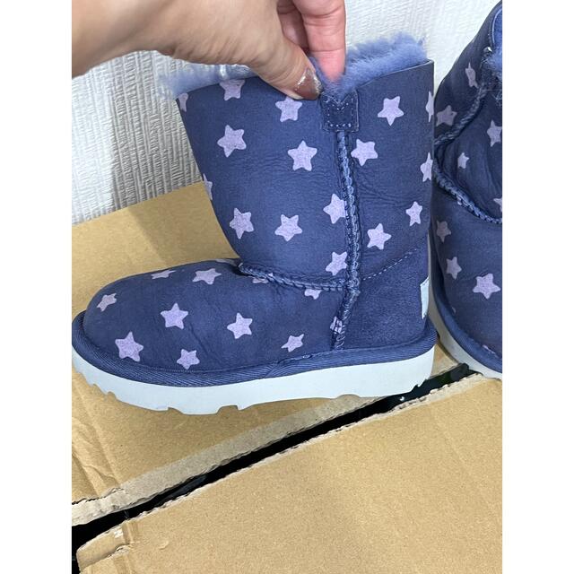 UGG(アグ)のUGG キッズ用ブーツ キッズ/ベビー/マタニティのキッズ靴/シューズ(15cm~)(ブーツ)の商品写真