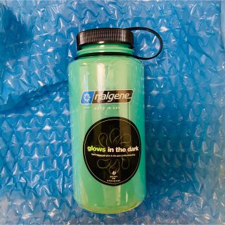 ナルゲン(Nalgene)の【新品未使用】ナルゲン　ワイドマウスボトル　1ℓ　グローグリーン(登山用品)