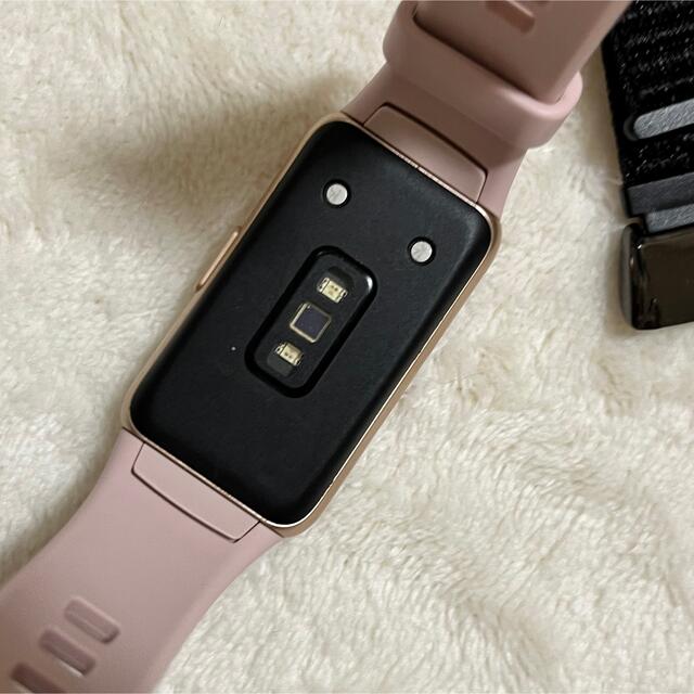 HUAWEI(ファーウェイ)のHUAWEI band 6 pink ナローベルト付き レディースのファッション小物(腕時計)の商品写真