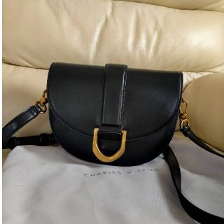 チャールズアンドキース(Charles and Keith)の【美品】CHARLES&KEITH チャールズアンドキース ショルダーバッグ(ショルダーバッグ)