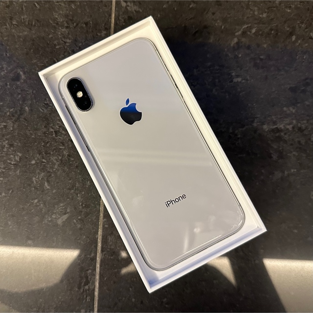 iPhone(アイフォーン)のiPhone X 64GB Silver SIMフリー スマホ/家電/カメラのスマートフォン/携帯電話(スマートフォン本体)の商品写真